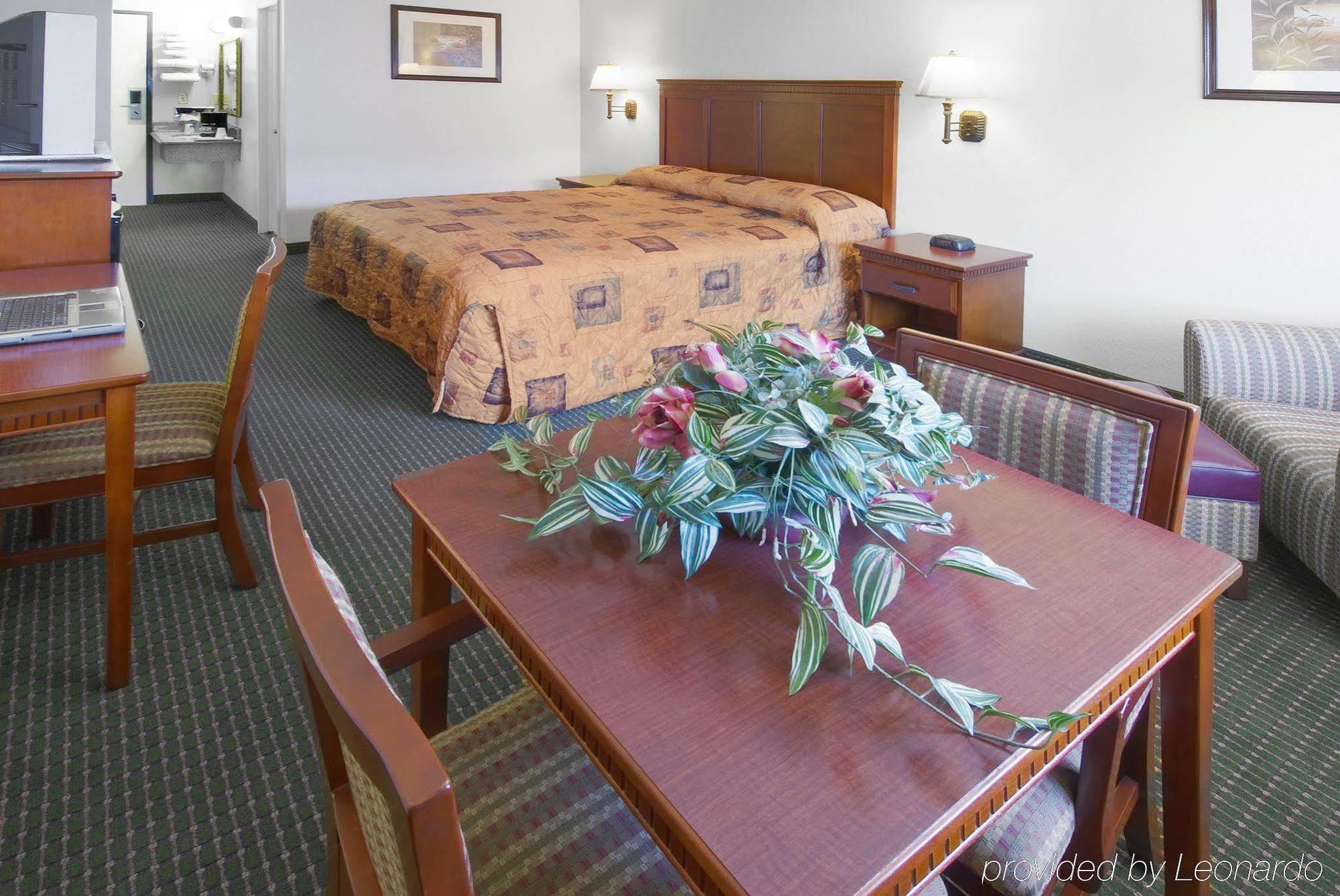 Americas Best Value Inn & Suites-East Bakersfield Room photo