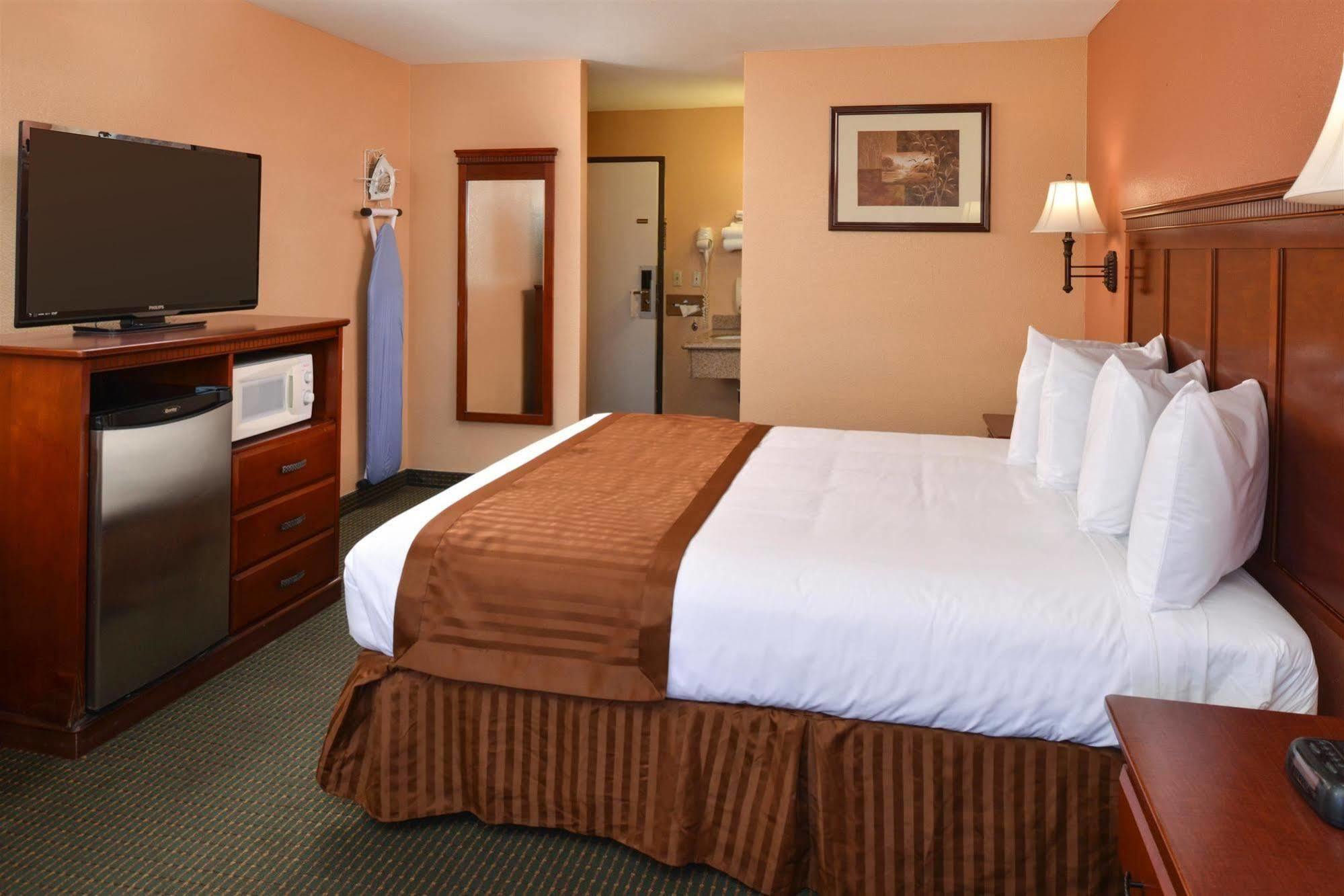 Americas Best Value Inn & Suites-East Bakersfield Exterior photo